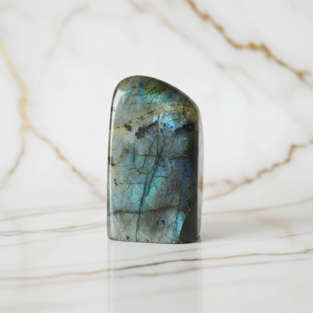 Labradorit Freiform – Mystisches Naturhighlight CrystalScents