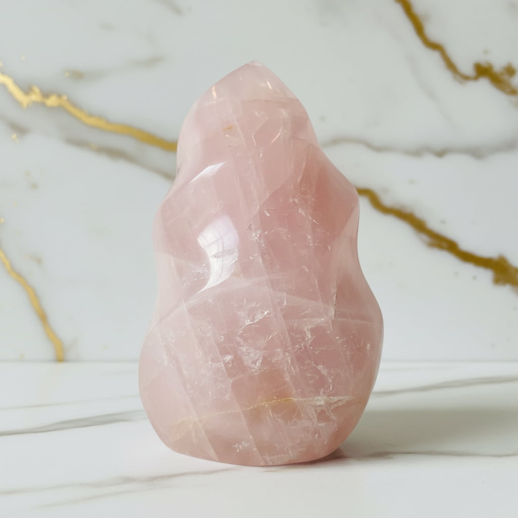 Große Rosenquarz Flamme – Ausdrucksstarkes Naturjuwel CrystalScents