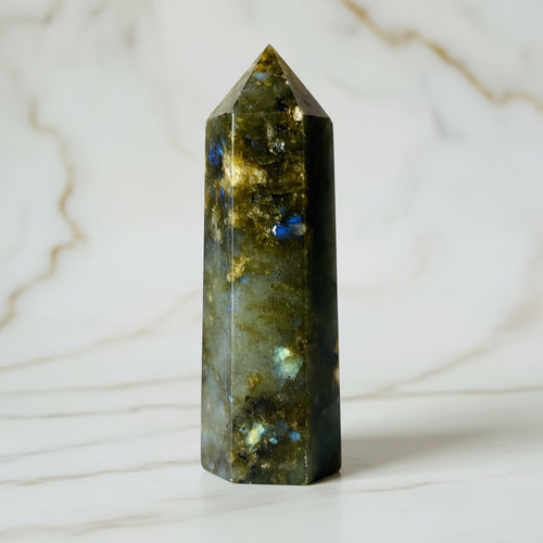 Labradorit Obelisk – Magie & Intuition CrystalScents