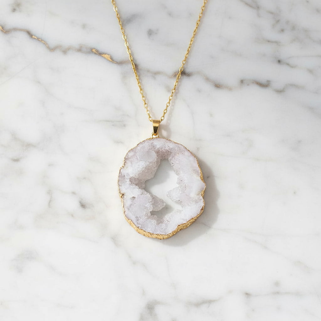 Achat Halskette – Funkelnder weißer Anhänger CrystalScents