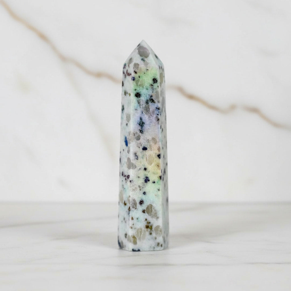 Jaspis Aura Kiwi Obelisk - Voller Magie