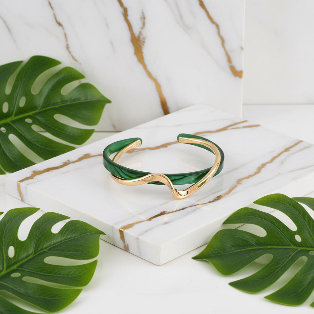 Armband – Offene Wellenform mit Gold & Grün CrystalScents
