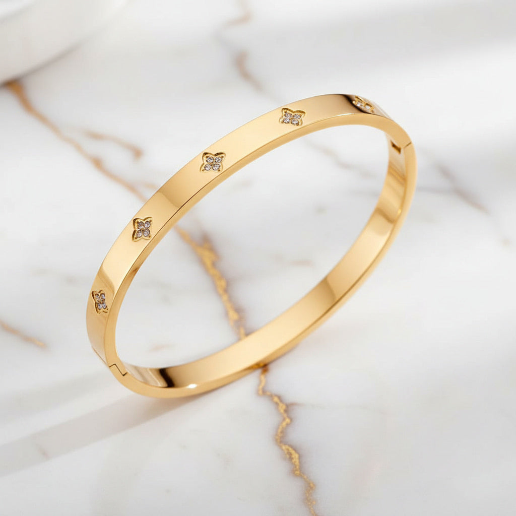 Armband mit funkelnden Blüten – Goldenes Accessoire CrystalScents