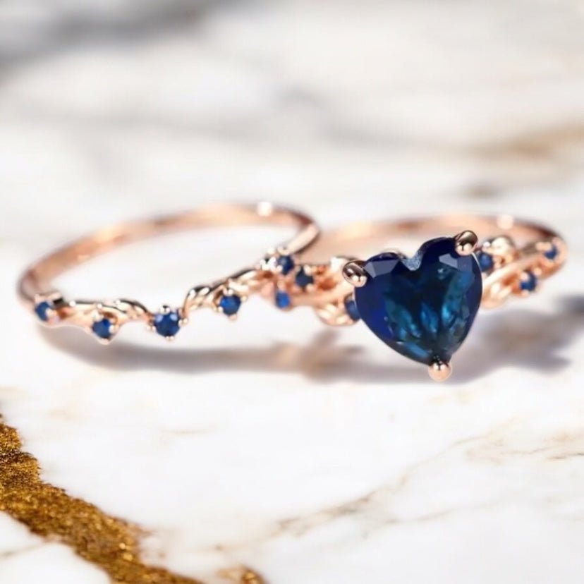 2 - teiliger geflochtener Stacking - Ring mit dunkelblauem Herz - CrystalScents