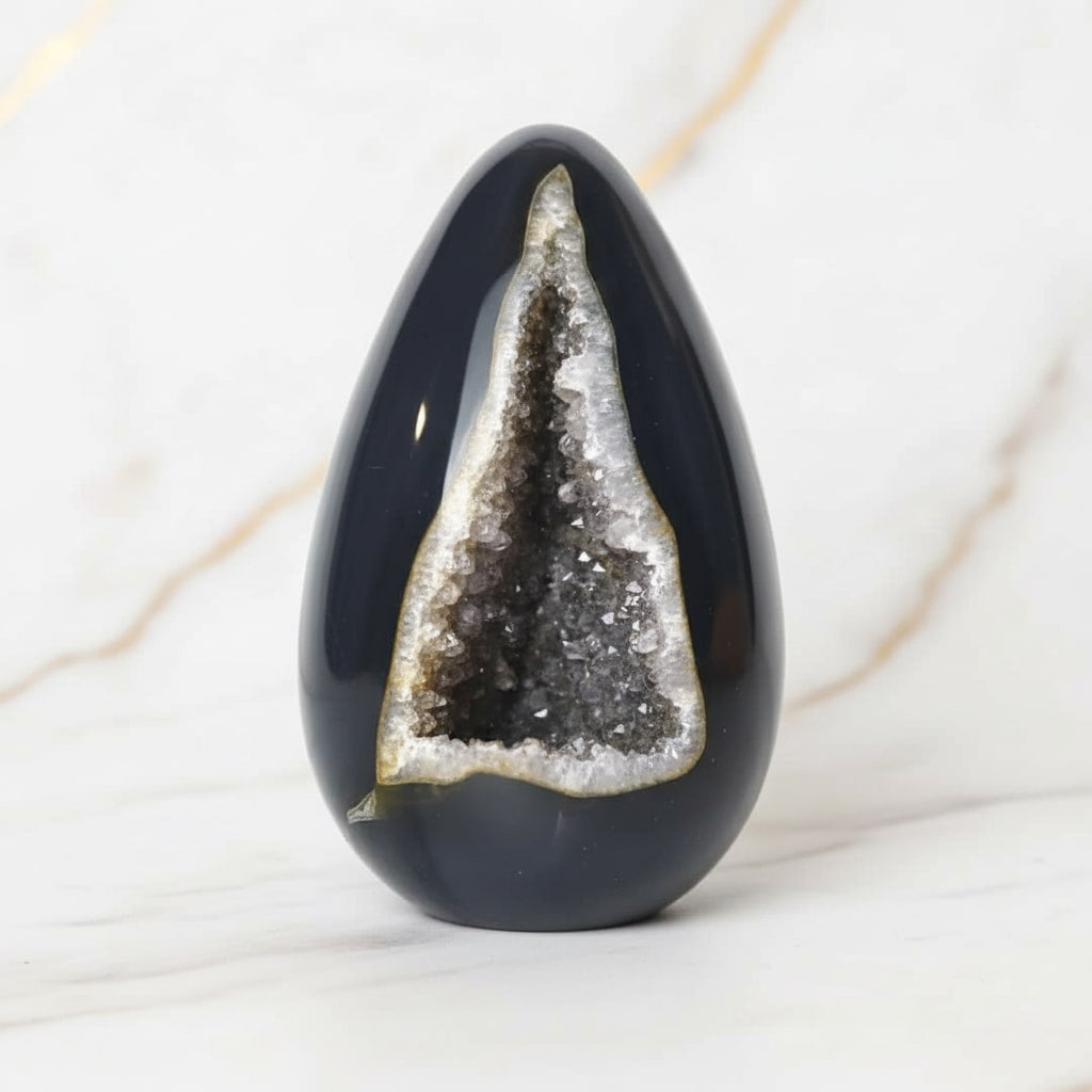 Großes Achat Ei – Glitzernde Druse als dekorativer Hingucker CrystalScents