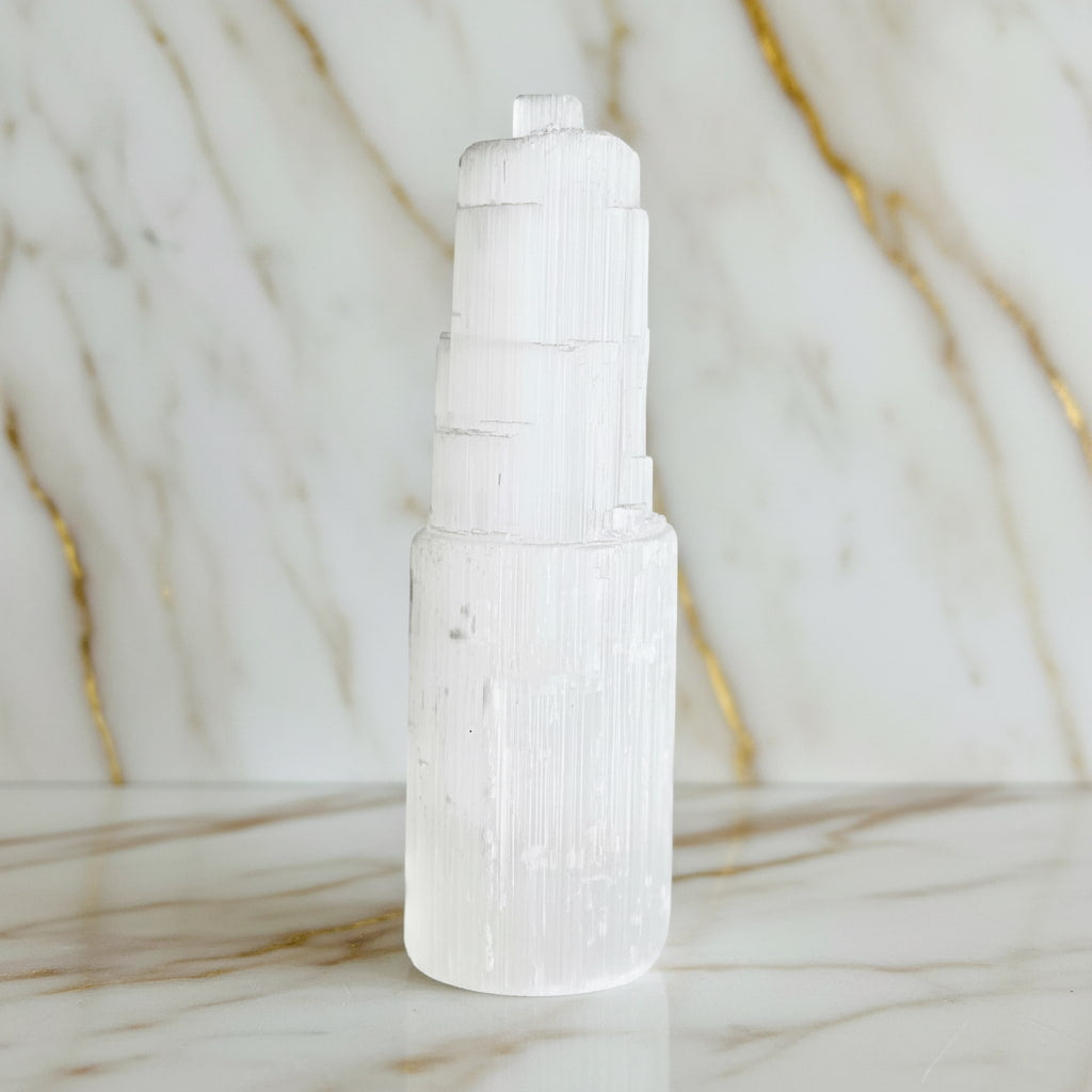 Selenit Turm – Kraftvolles Naturstück JETZT sichern CrystalScents
