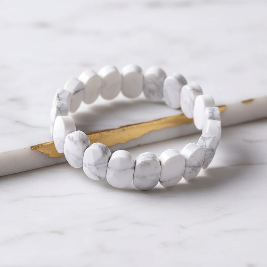 Howlit Facettenarmband – Balance & mentale Stärke CrystalScents
