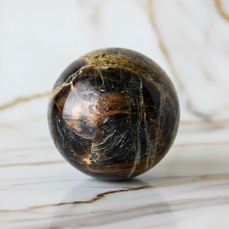 Schwarze Mondstein Kugel – Schutz & Intuition CrystalScents