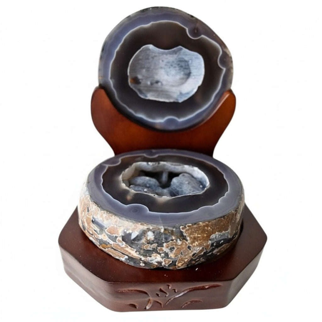 Achat Truhe auf dekorativer Basis