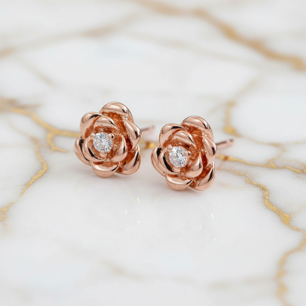 Ohrstecker Roségold – Filigrane Rosenform JETZT entdecken CrystalScents
