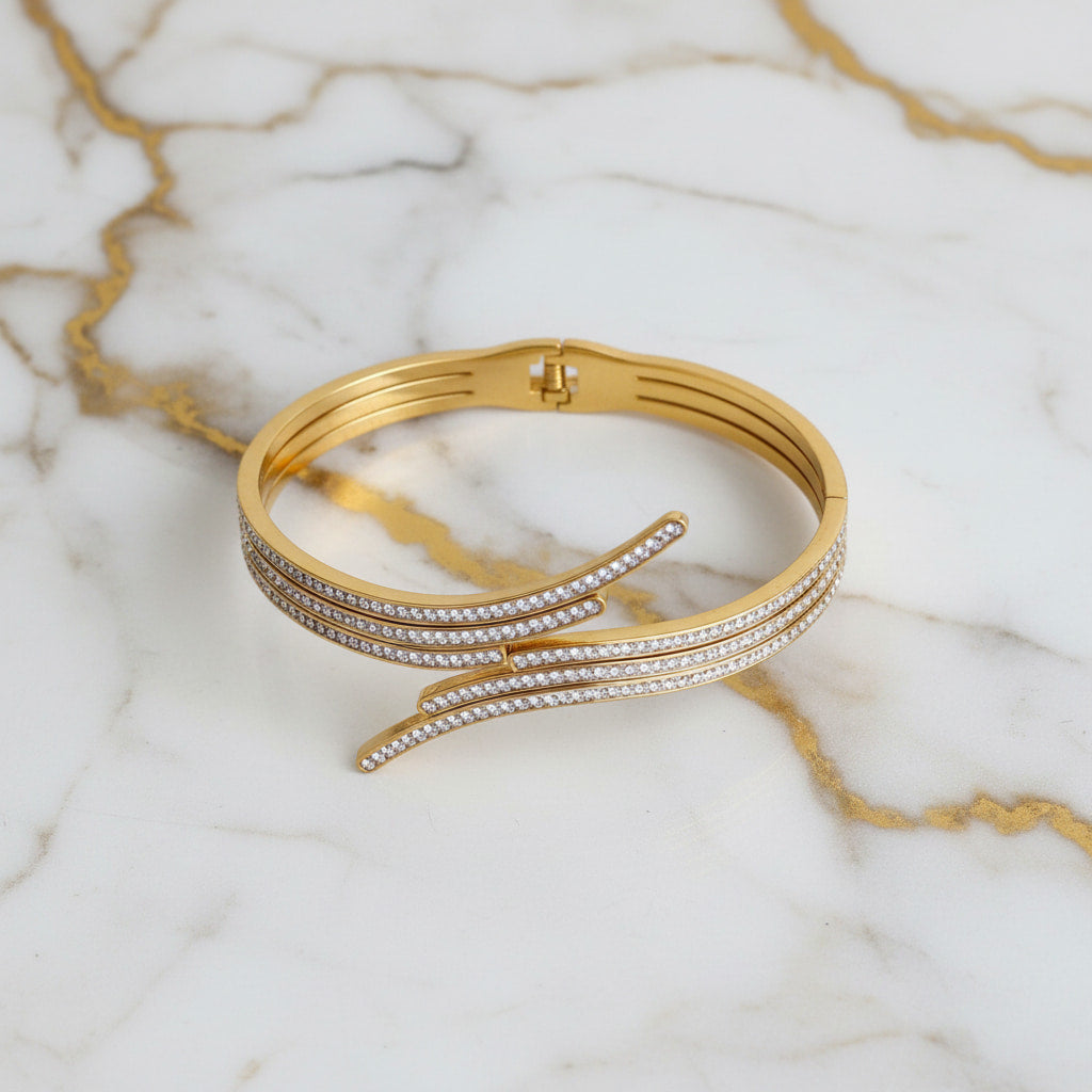 Armband Gold – Eleganter Schwung für stilvolle Akzente CrystalScents