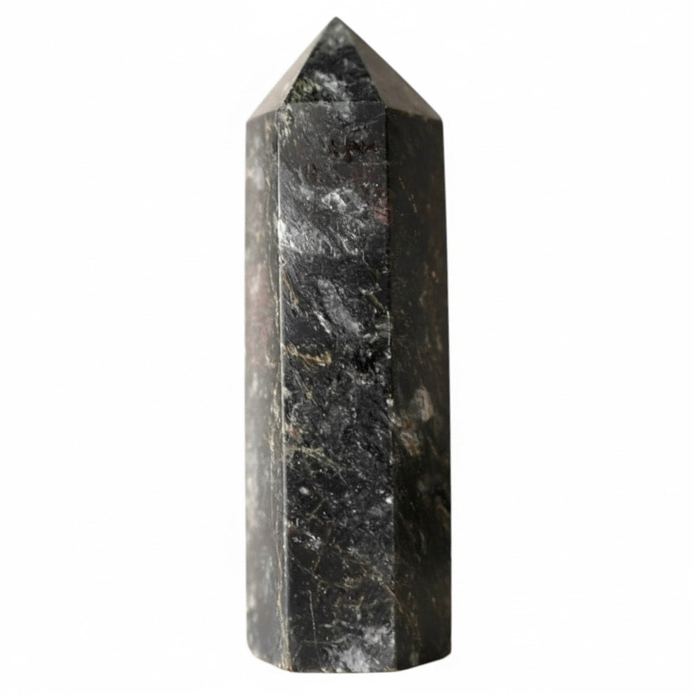 Granat Obelisk – Ausrichtung & Schönheit CrystalScents