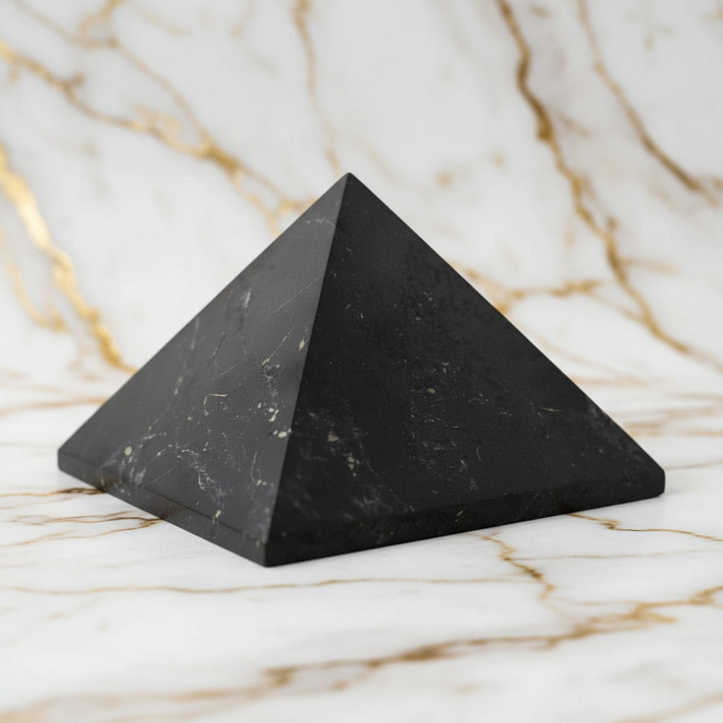Shungit Pyramide – Ruhe & Ausgeglichenheit CrystalScents