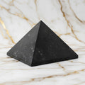 Shungit Pyramide – Ruhe & Ausgeglichenheit CrystalScents