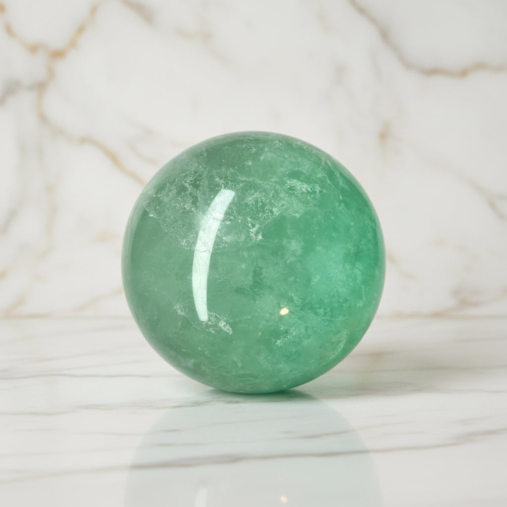Fluorit Kugel – Leuchtendes Highlight