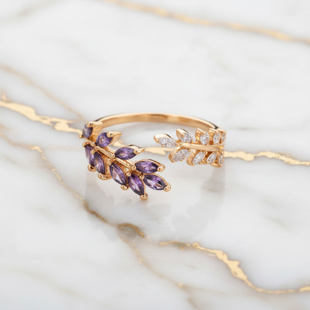 Ring mit offenem Blatt-Design in Lila CrystalScents