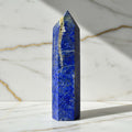 Lapislazuli Obelisk – Schimmernde Goldadern JETZT sichern CrystalScents
