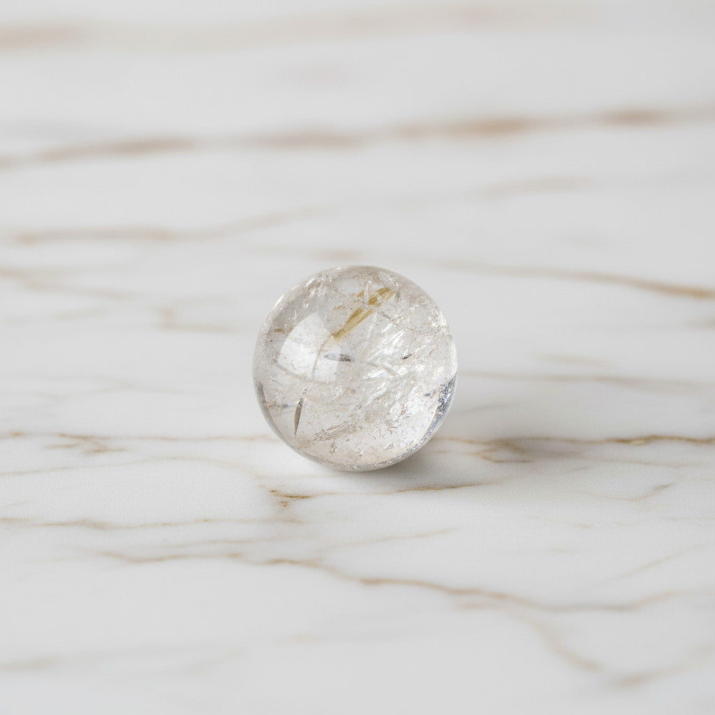 Bergkristall Kugel Mini – für Klarheit und innere Balance