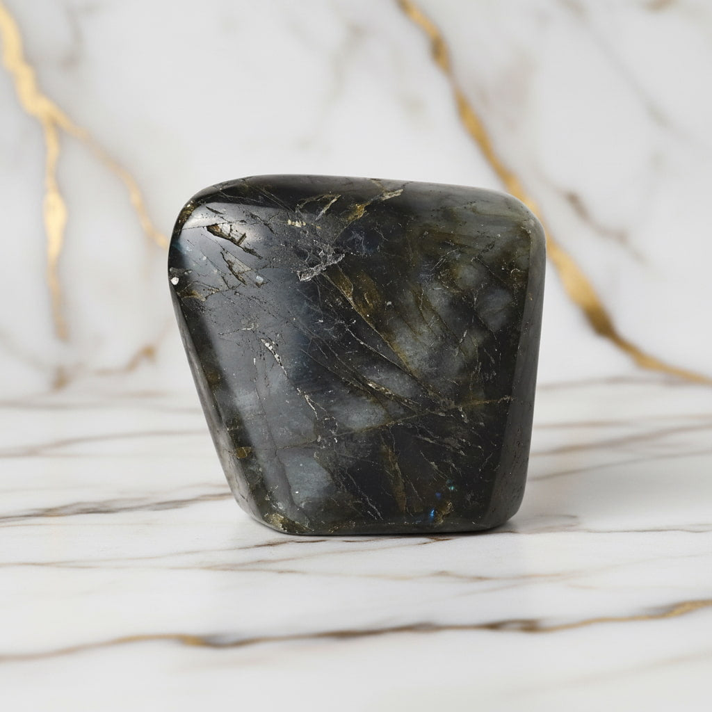 Labradorit Freiform – Intensives Farbspiel CrystalScents