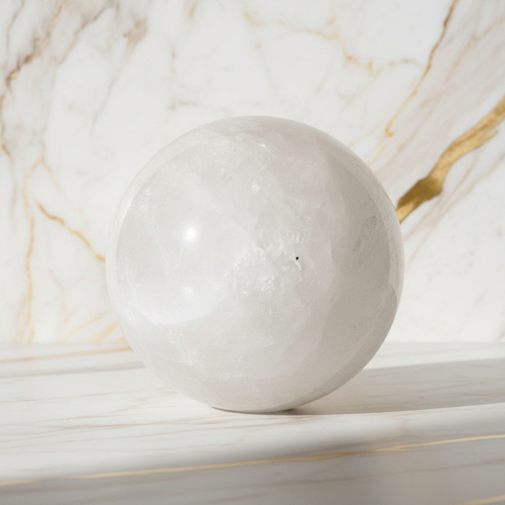 Bergkristall Kugel – Kraftvolles Naturjuwel