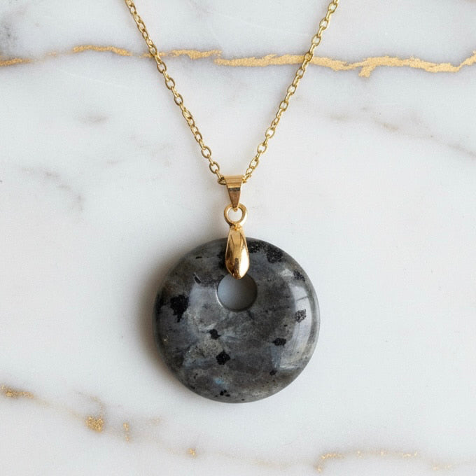 Labradorit Halskette - Rundes Design CrystalScents