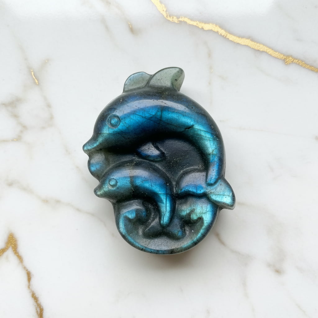 Labradorit Delfin – Schillernde Naturfigur