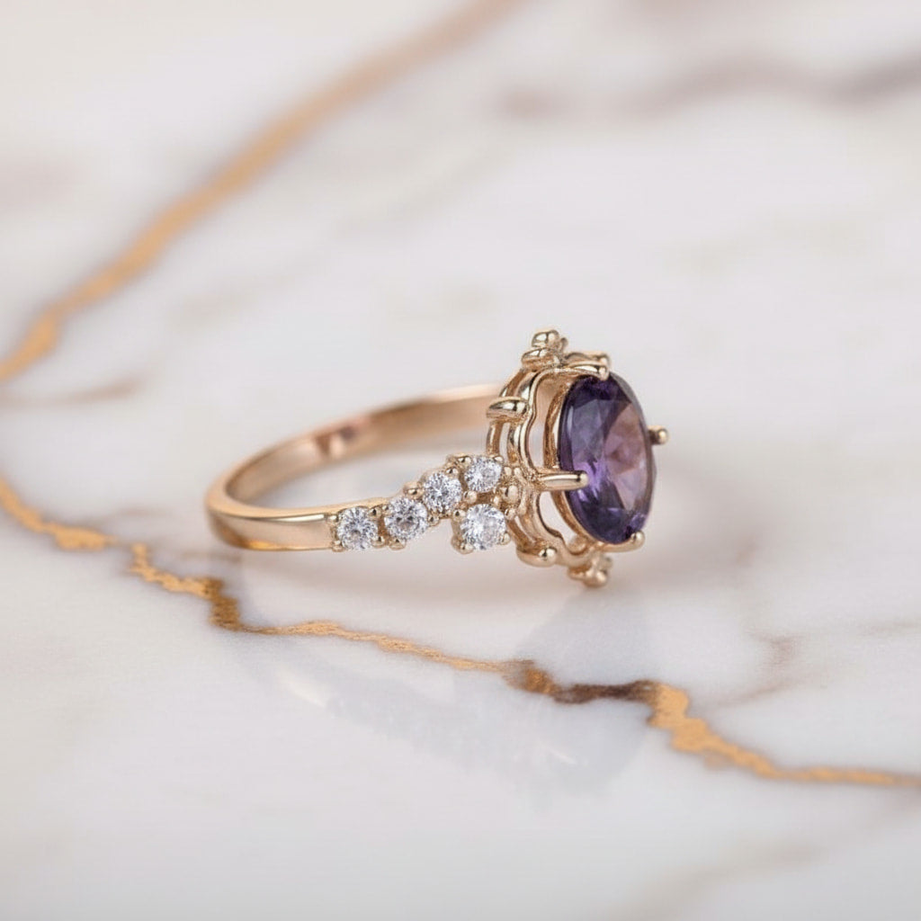Ring Gold – Stilvolles Accessoire mit lila Akzent CrystalScents