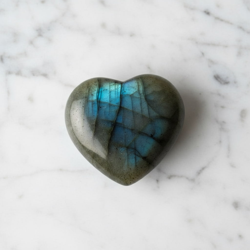 Labradorit Herz –  Leuchtende Kleinigkeit