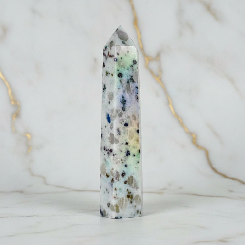 Jaspis Aura Kiwi Obelisk - Voller Magie