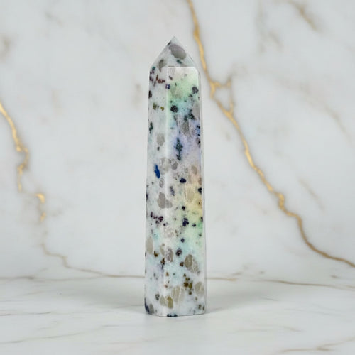 Jaspis Aura Kiwi Obelisk - Voller Magie CrystalScents