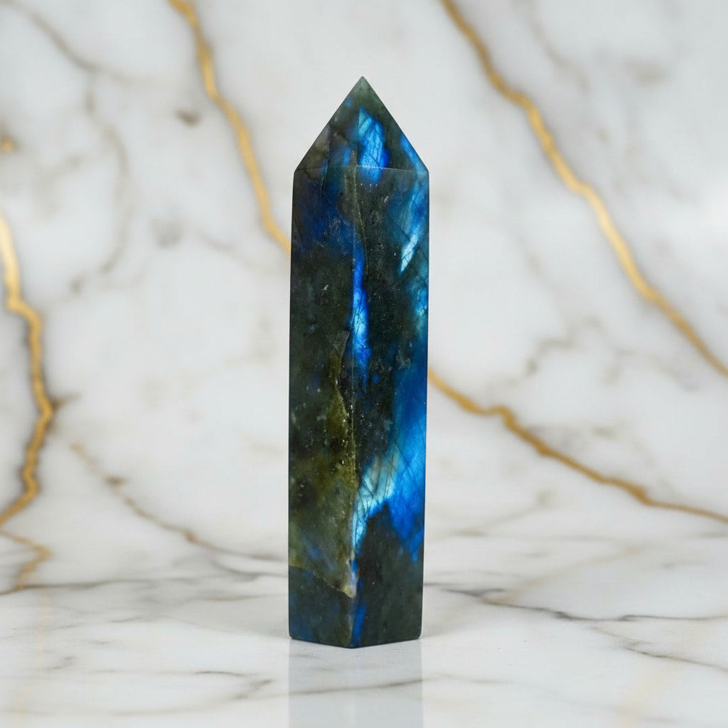 Labradorit Obelisk – Schutz & Selbstvertrauen CrystalScents