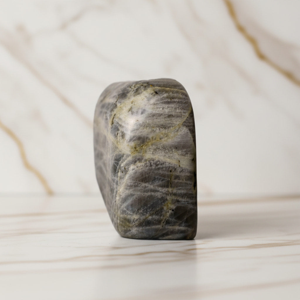 Labradorit Sunset Freiform – Irisierender Farbwechsel CrystalScents