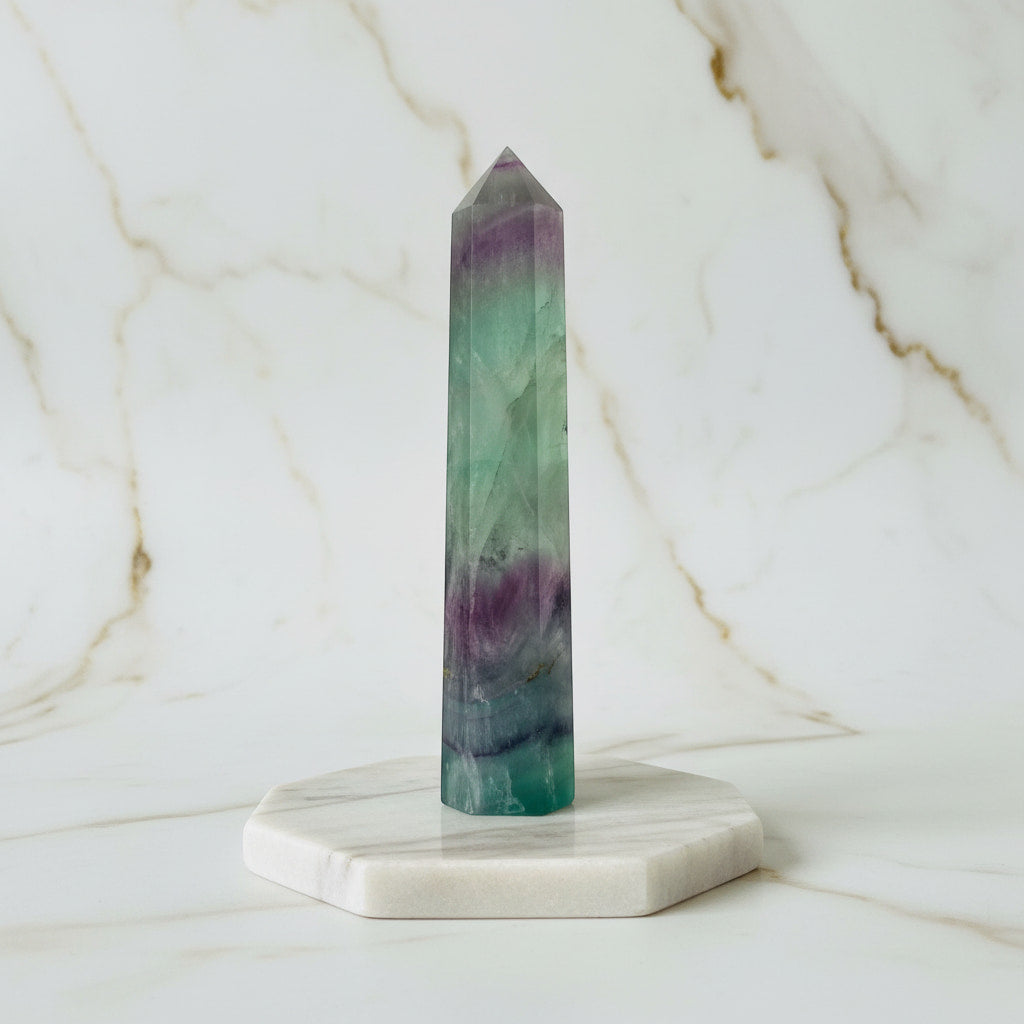 Fluorit Obelisk – Freiheit & Schönheit JETZT sichern CrystalScents