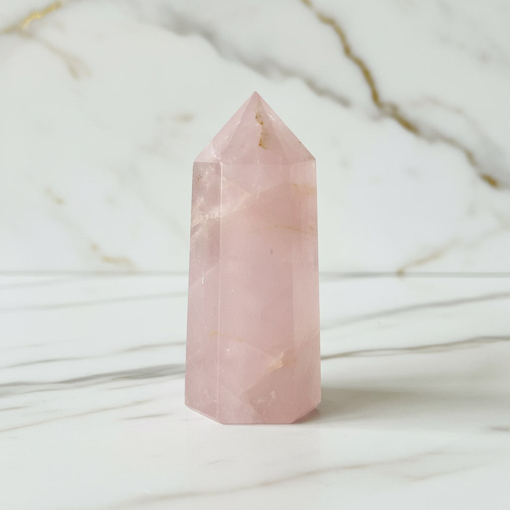 Rosenquarz Obelisk – Kraftquelle für innere Balance