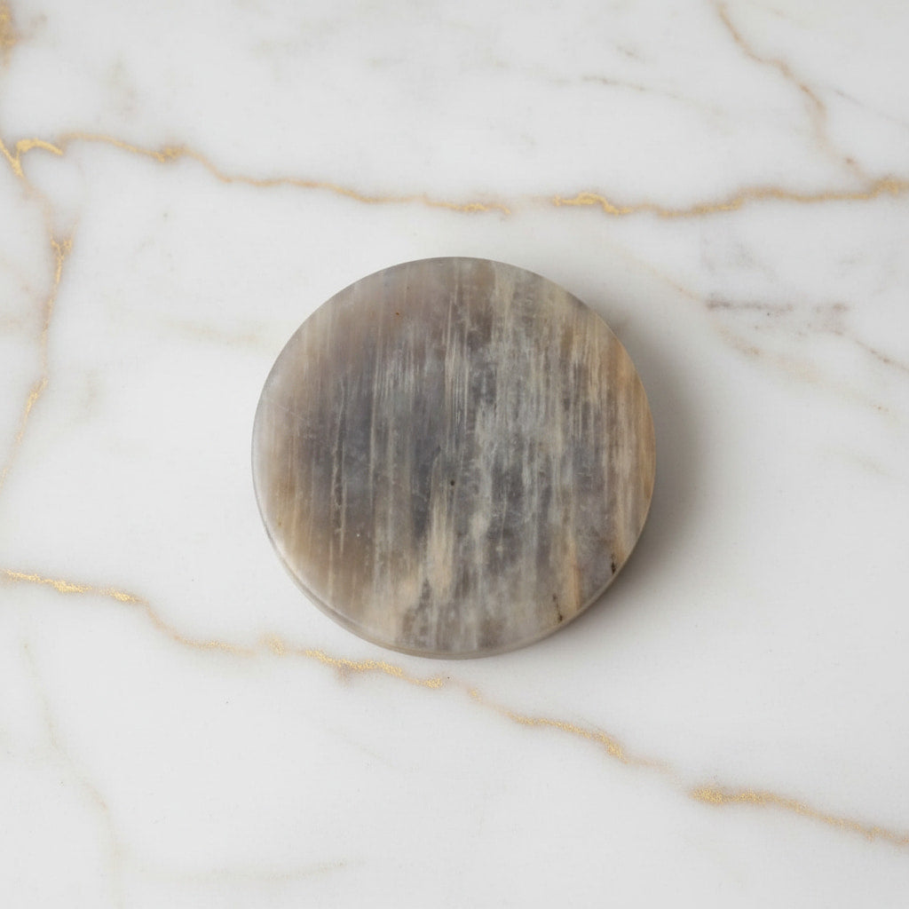 Mondstein Löwe – Charmante Naturfigur JETZT sichern CrystalScents