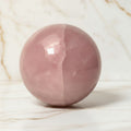 Rosenquarz Kugel – Zarte rosa Schwingungen