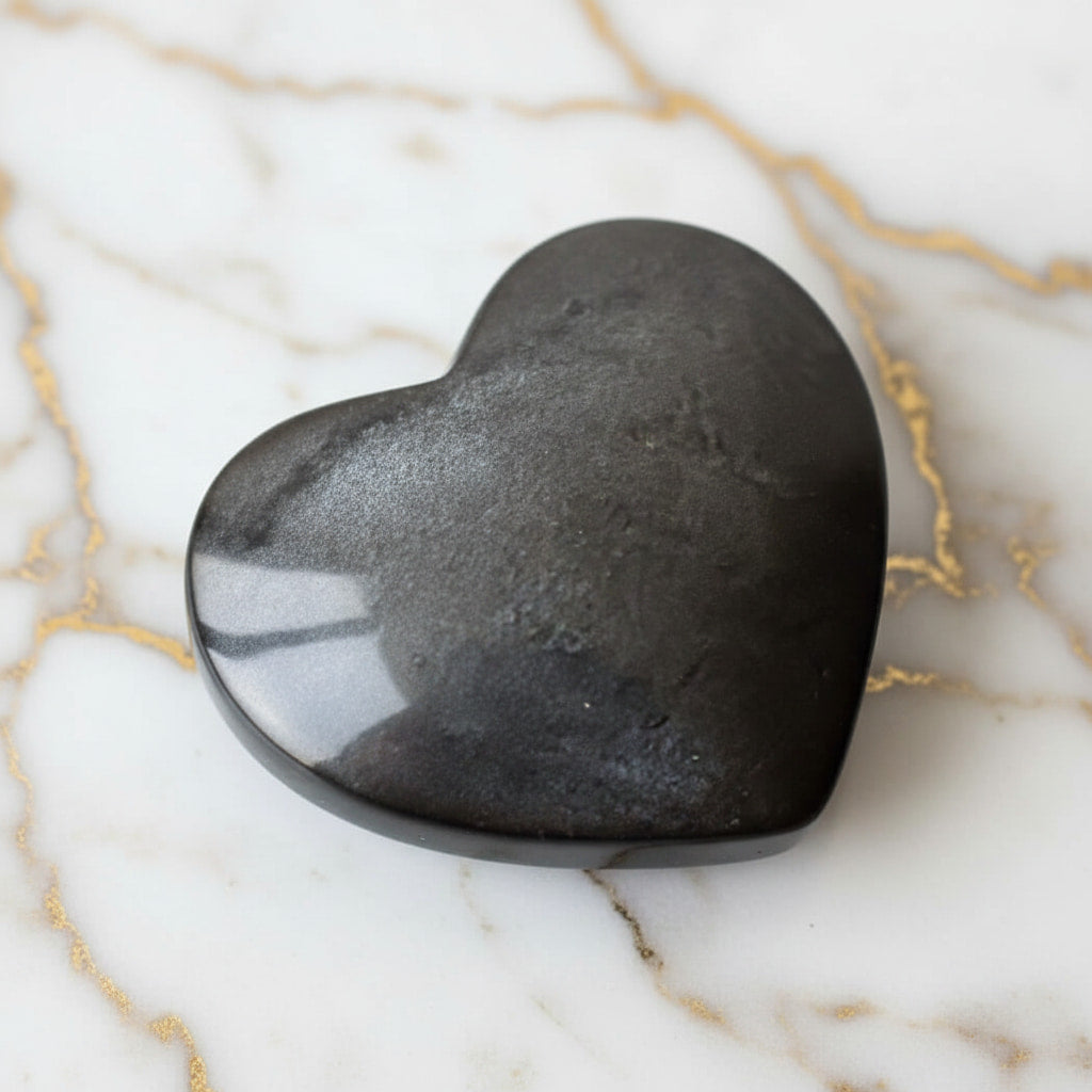 Silber Obsidian Herz – Schimmerndes Naturstück CrystalScents