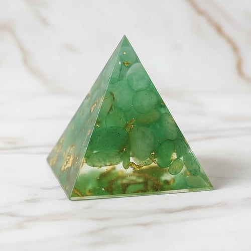 Mini Aventurin Pyramide – Frischer Akzent fürs Zuhause CrystalScents