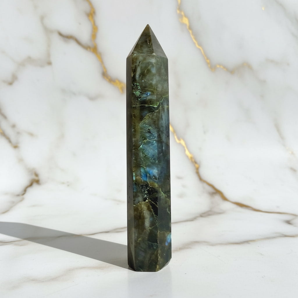 Labradorit Obelisk – Kreativität & Selbstvertrauen