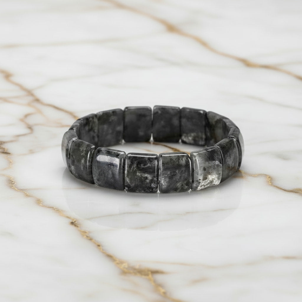 Larvikit Armband - Besondere Outfit-Akzente CrystalScents