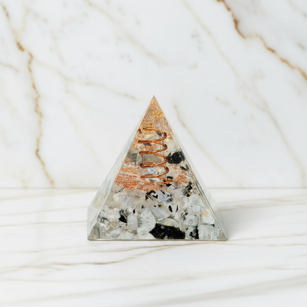 Mondstein Orgonit Pyramide - Schimmerndes Highlights CrystalScents