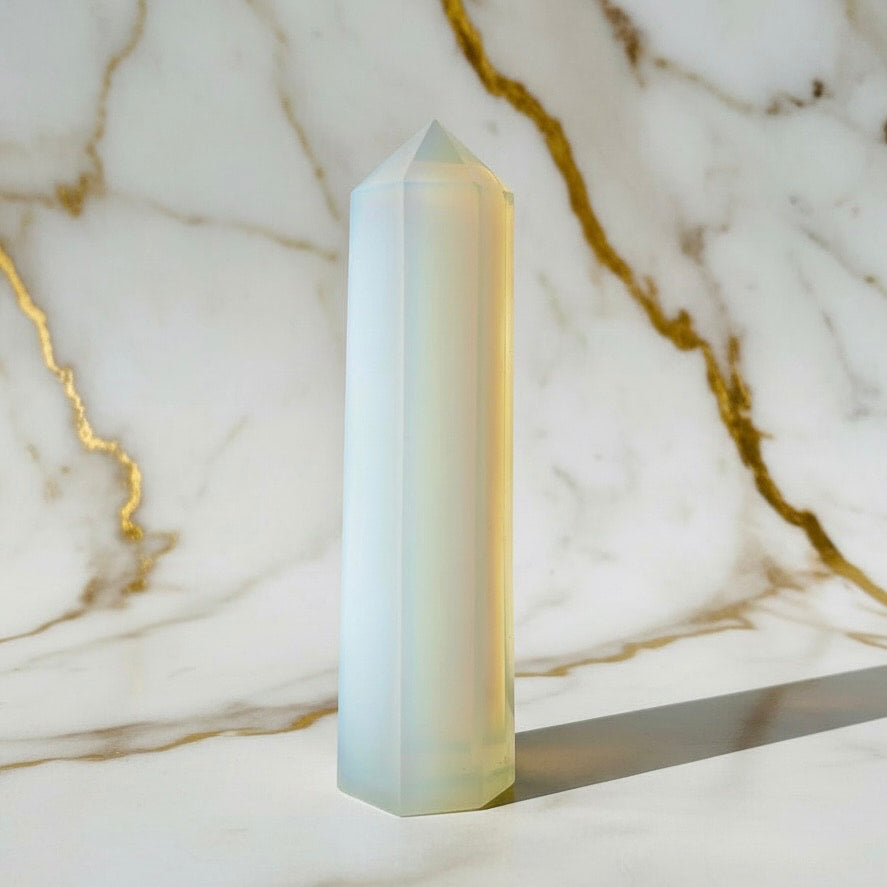 Opalit Obelisk – Schimmernde Faszination JETZT sichern CrystalScents