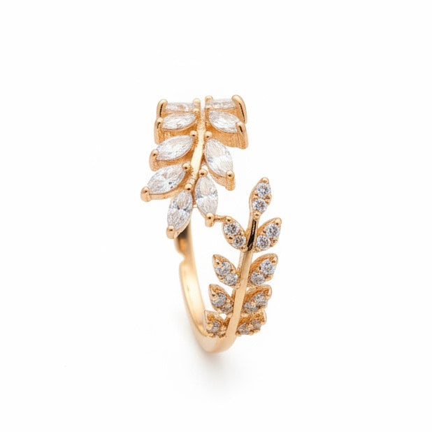 Ring mit Blatt-Design in Weiß – für charmante Präsenz CrystalScents
