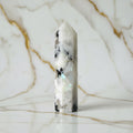 Mondstein Obelisk – Energie & spirituelle Ausrichtung CrystalScents