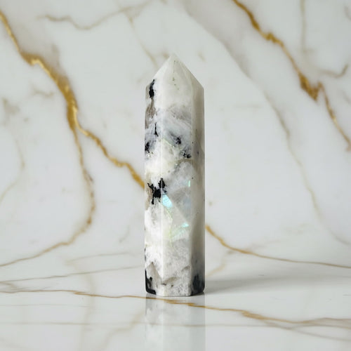Mondstein Obelisk – Energie & spirituelle Ausrichtung CrystalScents