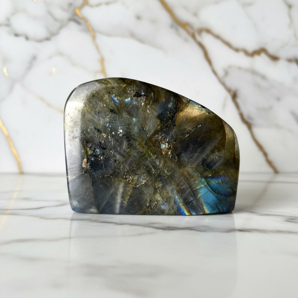Labradorit Freiform – Balance & positive Energie CrystalScents