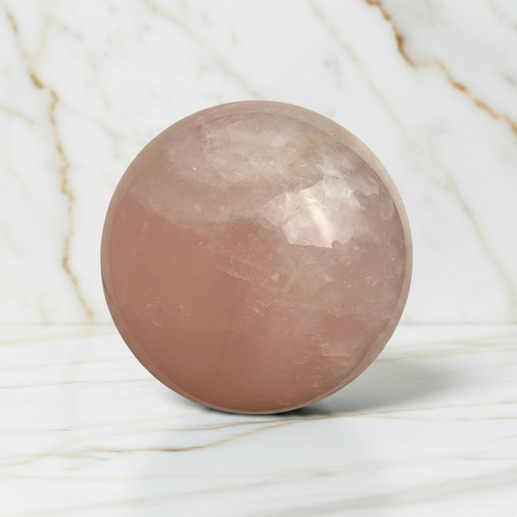 Rosenquarz Kugel – Licht & Liebe CrystalScents