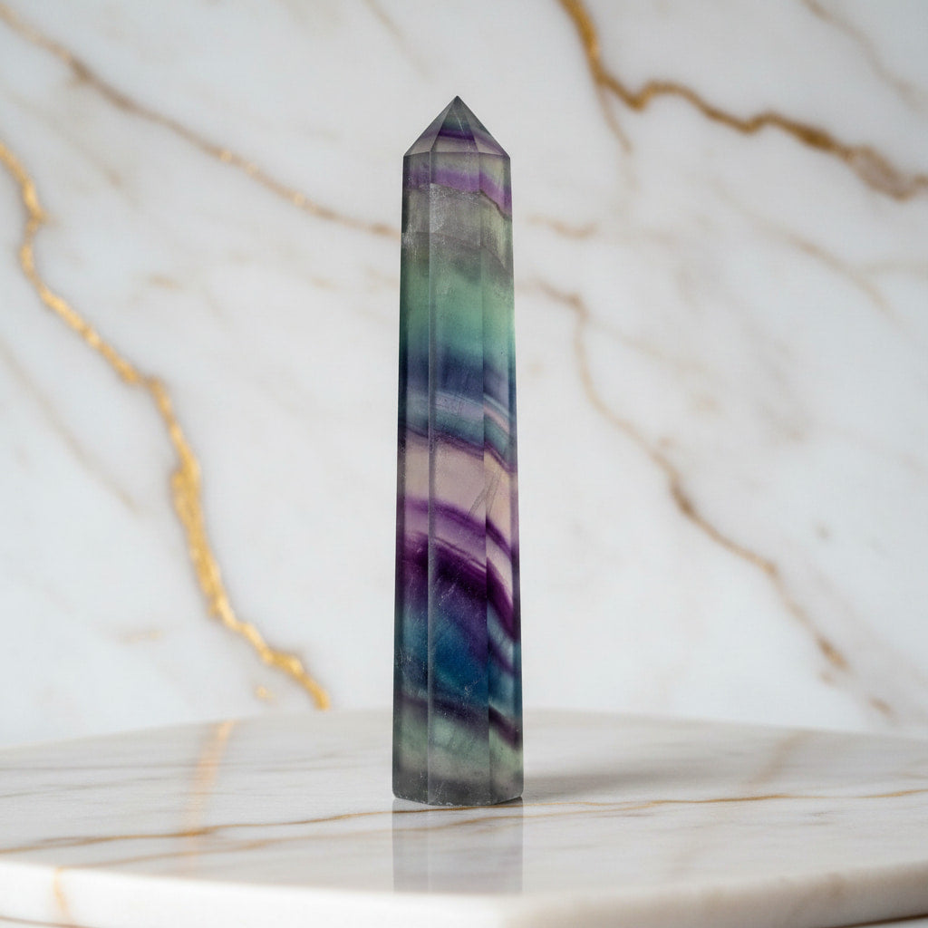 Fluorit Obelisk – Elegantes Naturjuwel JETZT sichern CrystalScents