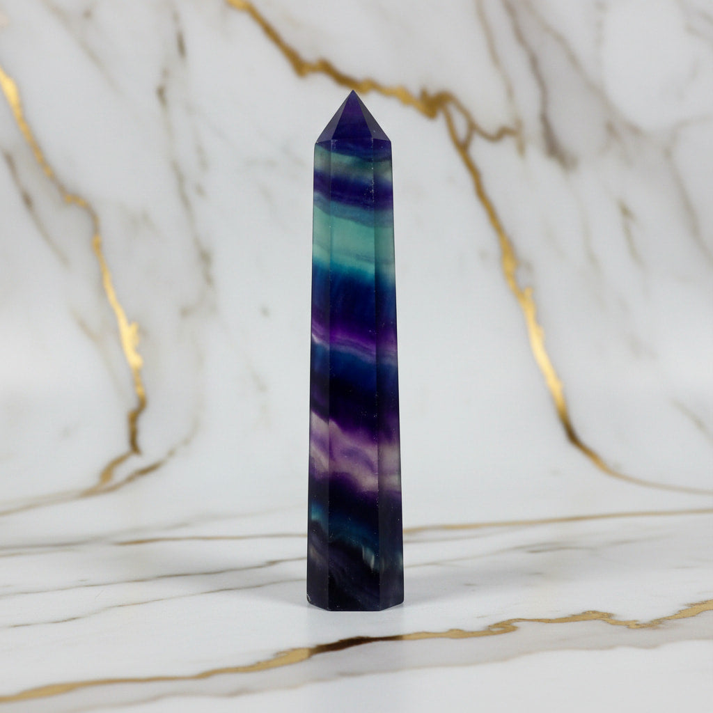 Fluorit Obelisk – Harmonische Farbmischung