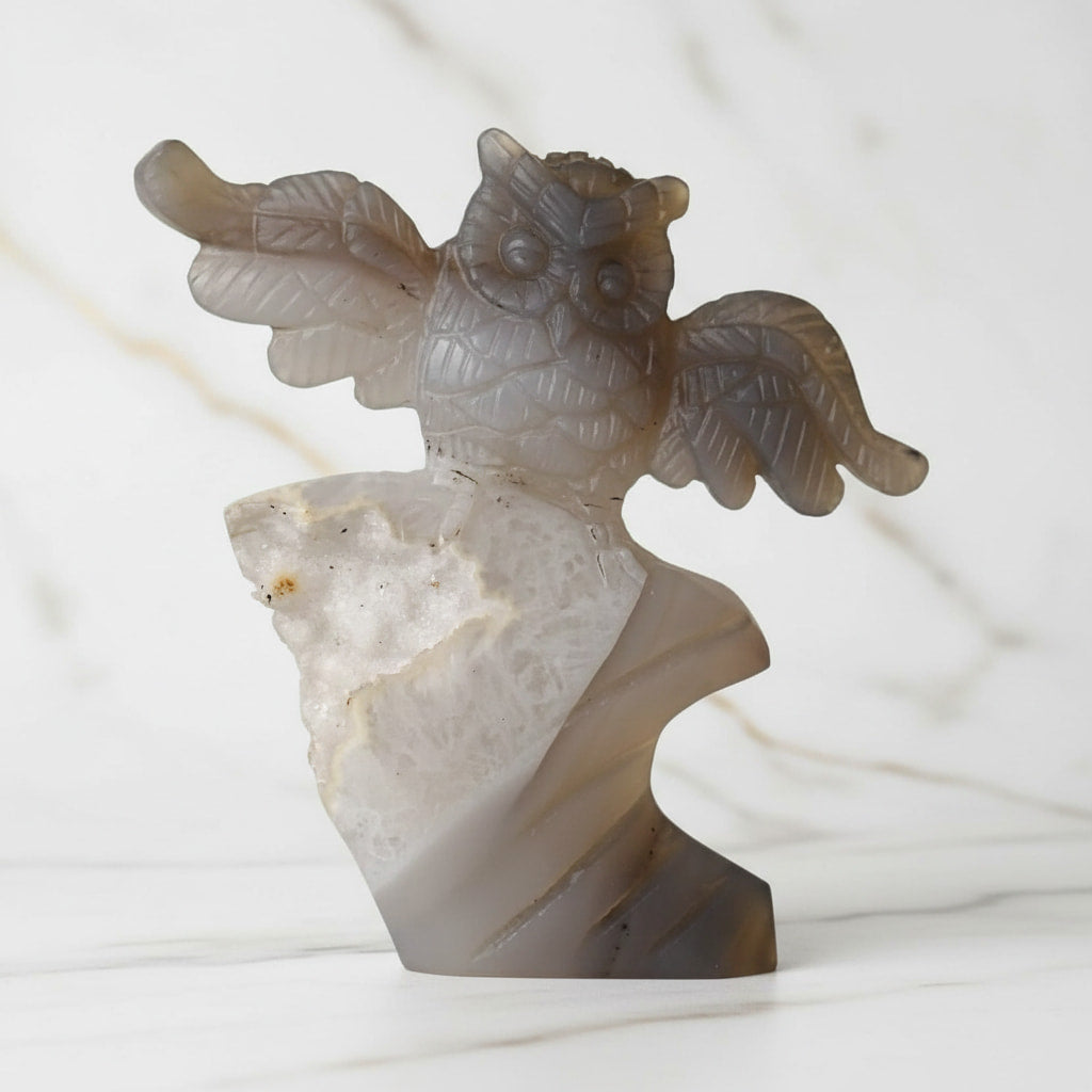 Achat – Graue Eulenfigur aus glitzerndem Kristall